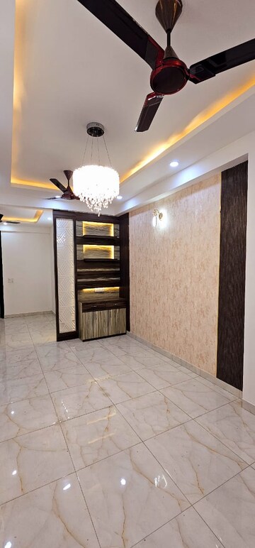 Room in 2 BHK Builder Floor at Chahak Plaza, Shakti Khand – for Sale
