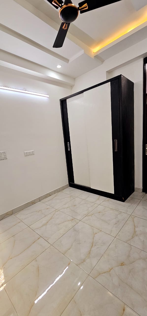 2 BHK Builder Floor For Sale in Chahak Plaza