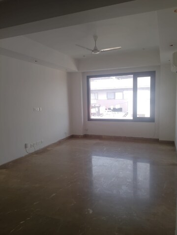 Room in 3 BHK Builder Floor at Panchsheel Enclave – for Rent