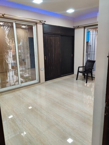 Room in 4 BHK Apartment at Rashmi Signature, Mira Road – for Rent