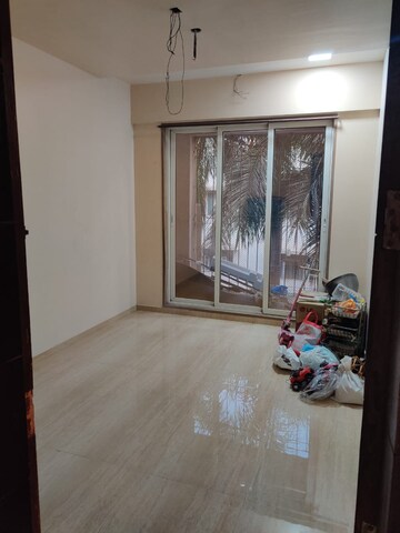 Room in 4 BHK Apartment at Rashmi Signature, Mira Road – for Rent