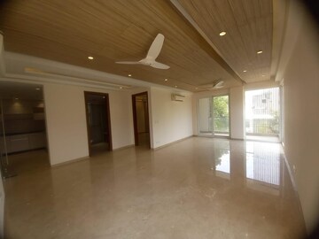 Room in 3 BHK Builder Floor at Sarvapriya Vihar – for Rent