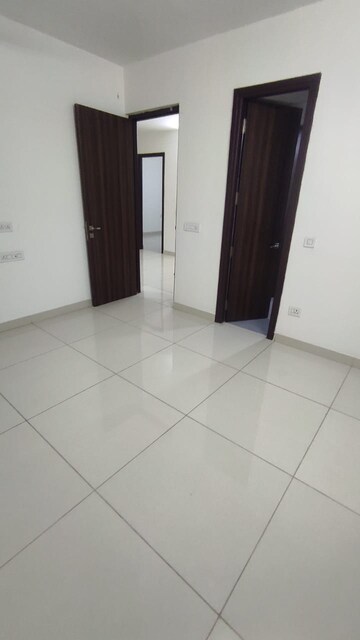 Room in 3 BHK Apartment at Hermitage Centralis, Vip Road – for Rent