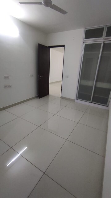 Room in 3 BHK Apartment at Hermitage Centralis, Vip Road – for Rent