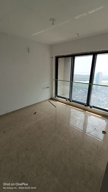 Room in 3 BHK Apartment at Dosti Eastern Bay, Wadala – for Rent