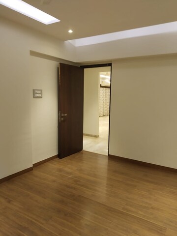 Room in 3 BHK Apartment at Raunak Viraj Silverene, Bandra West – for Rent