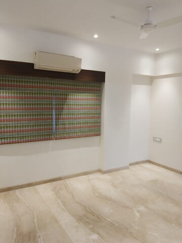 Room in 3 BHK Apartment at Raunak Viraj Silverene, Bandra West – for Rent