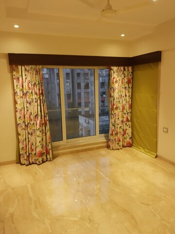 Room in 3 BHK Apartment at Raunak Viraj Silverene, Bandra West – for Rent