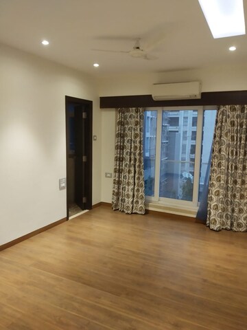 Room in 3 BHK Apartment at Raunak Viraj Silverene, Bandra West – for Rent