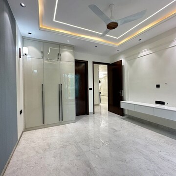 Building Lobby in 4 BHK Builder Floor at Ansal API Esencia, Sector 67 – for Sale