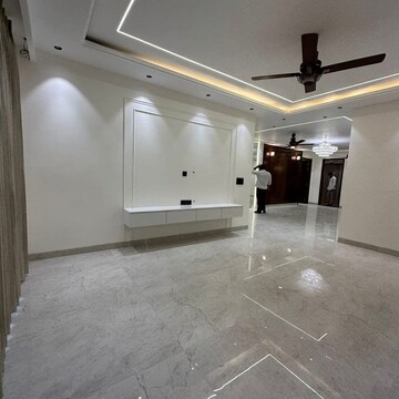 Room in 4 BHK Builder Floor at Ansal API Esencia, Sector 67 – for Sale