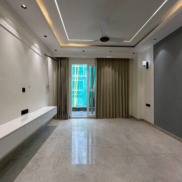 Building Lobby in 4 BHK Builder Floor at Ansal API Esencia, Sector 67 – for Sale