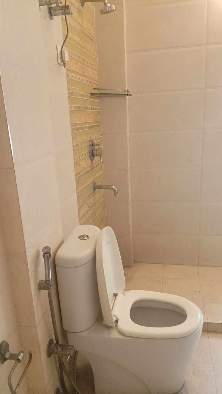 Bathroom, greater kailash ii 4 Bedroom 360 Sq.Yd. Builder Floor In Greater Kailash ii Delhi 7968717