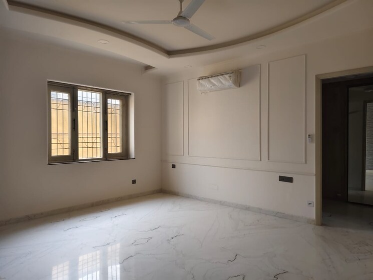 Room, greater kailash ii 4 Bedroom 300 Sq.Yd. Builder Floor In Greater Kailash ii Delhi 7968729