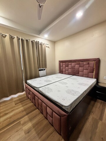 Bedroom in 1 BHK Builder Floor at Sector 43 – for Rent