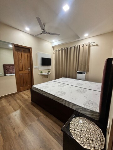 Bedroom in 1 BHK Builder Floor at Sector 43 – for Rent