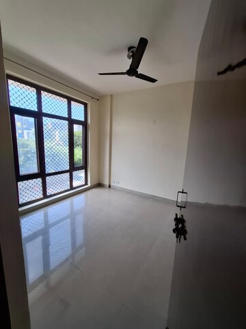 Room in 4 BHK Apartment at Vip Road – for Sale