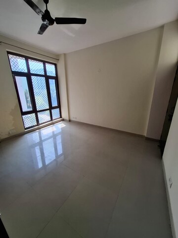 Room in 4 BHK Apartment at Vip Road – for Sale