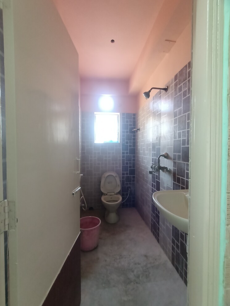 Bathroom, gitanjali park 3 Bedroom 1100 Sq.Ft. Apartment In Gitanjali Park Kolkata 7968781