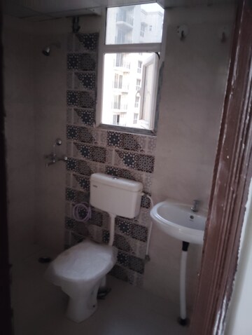 Bathroom in 2.5 BHK Apartment at Signature Global Proxima Phase 2, Sector 89 – for Rent