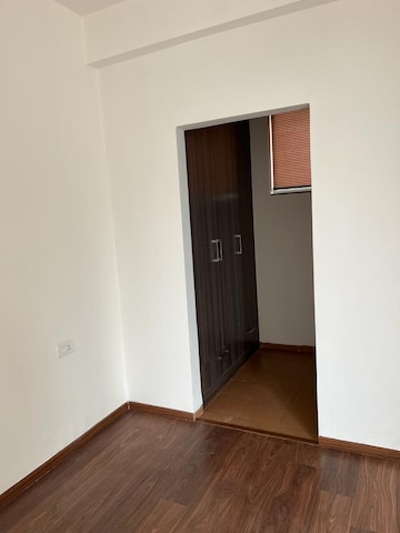 Room in 2 BHK Apartment at Sushma Green vista, Ghazipur – for Rent