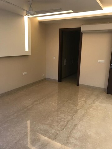Room in 4 BHK Apartment at Panchsheel Park – for Rent