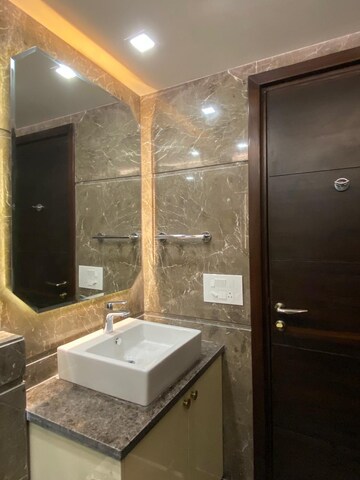 Furnished Amenities in 4 BHK Apartment at Panchsheel Park – for Rent