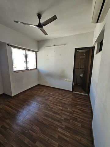 Room in 1.5 BHK Apartment at Lodha Palava City Lakeshore Greens, Dombivli East – for Rent