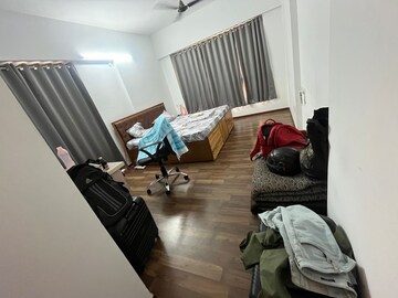 Master Bedroom in 3 BHK Apartment at Badhekar Krushnakunj, Kothrud – for Rent
