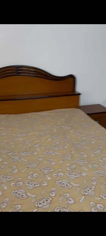 Room in 4 BHK Apartment at Panchsheel Sps Residency, Ahinsa Khand ii – for Rent