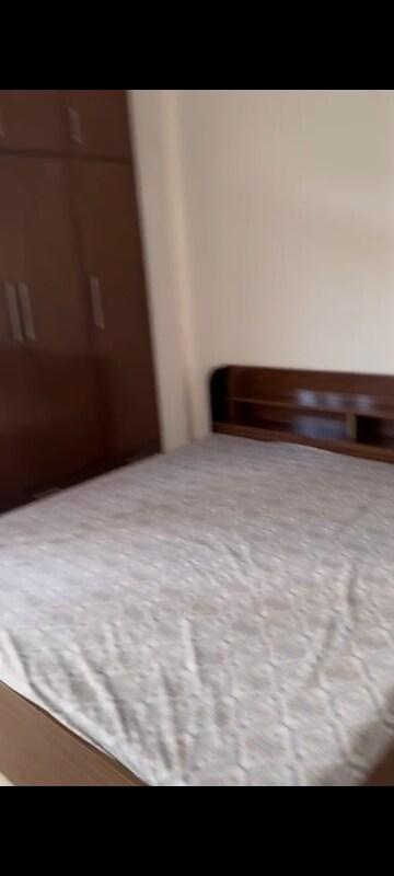 Room in 4 BHK Apartment at Panchsheel Sps Residency, Ahinsa Khand ii – for Rent