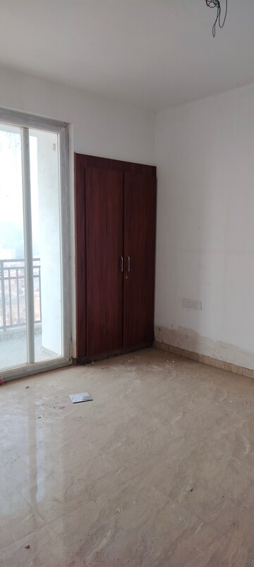 Room in 2 BHK Apartment at BPTP Discovery Park, Sector 80 – for Sale