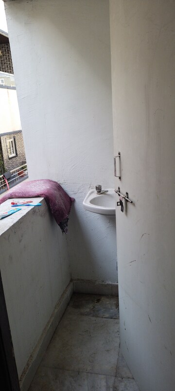 Furnished Amenities in 1 BHK Independent House at Madhapur – for Rent