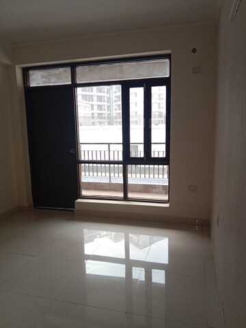 Room in 2.5 BHK Apartment at Cosmos Express 99, Sector 99 – for Sale
