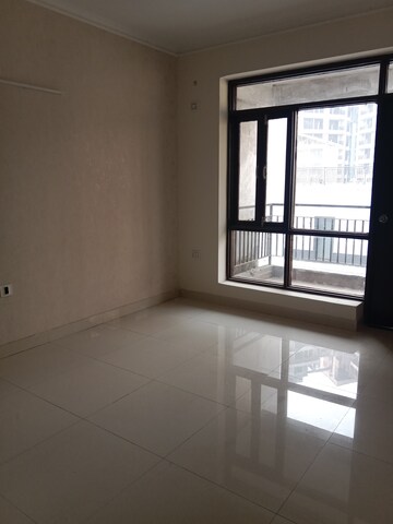 Room in 2.5 BHK Apartment at Cosmos Express 99, Sector 99 – for Sale