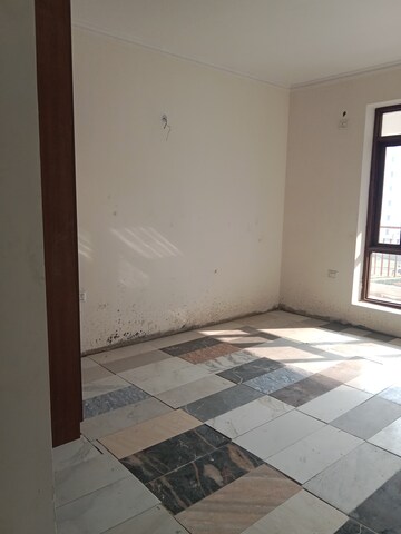 Room in 3 BHK Apartment at Cosmos Express 99, Sector 99 – for Sale