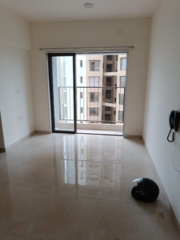 Room in 1 BHK Apartment at Sunteck Maxxworld, Naigaon East – for Rent
