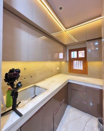 Kitchen in 2.5 BHK Builder Floor at Shastri Nagar – for Rent