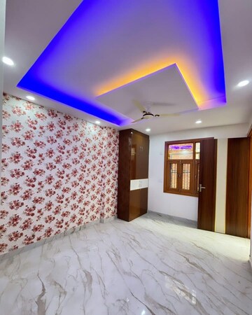 Bedroom in 2.5 BHK Builder Floor at Shastri Nagar – for Rent