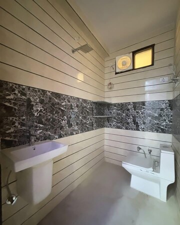Kitchen in 2.5 BHK Builder Floor at Shastri Nagar – for Rent