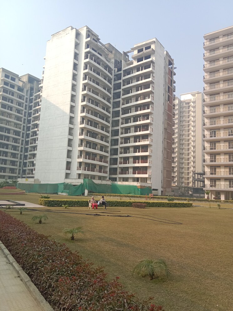 Master Bedroom, cosmos-express-99 4 Bedroom 3000 Sq.Ft. Apartment In Sector 99 Gurgaon 7969122