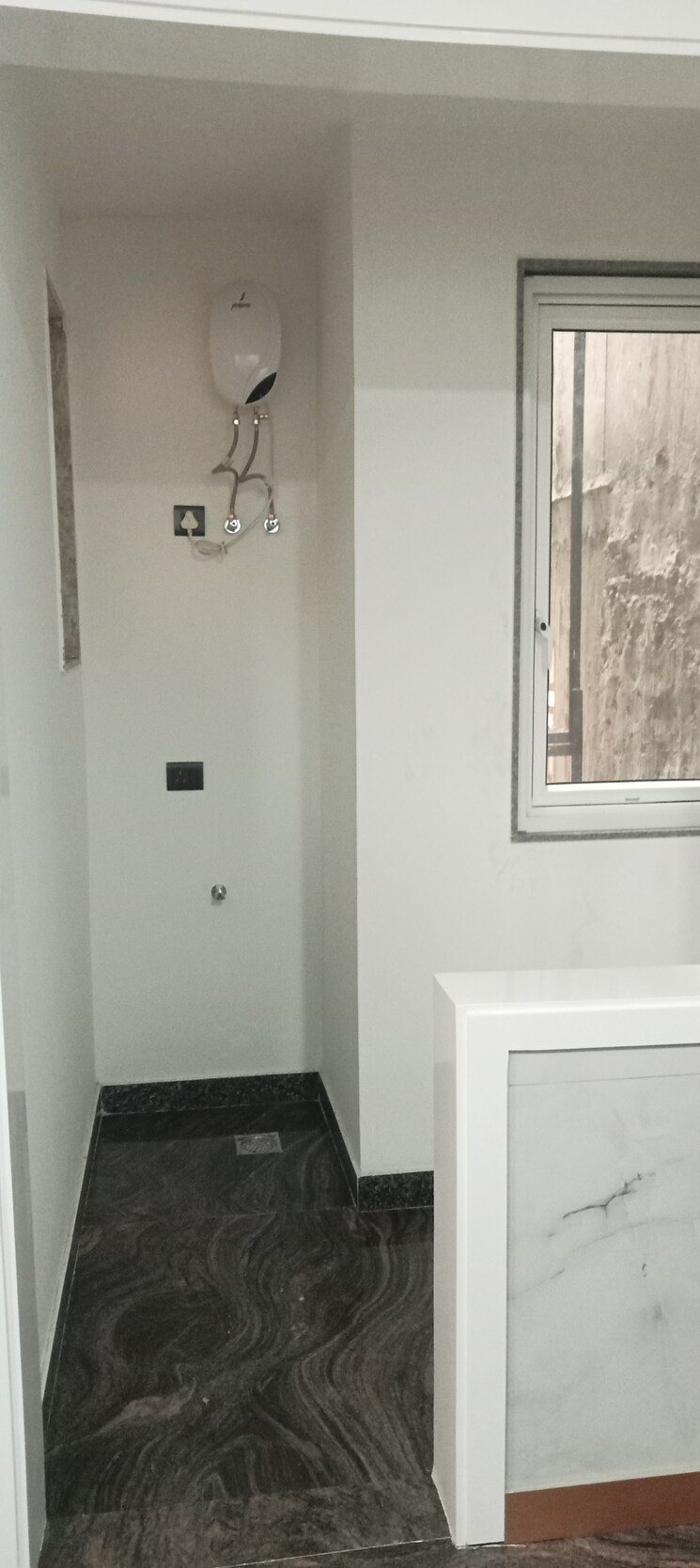 Bathroom, safdarjang enclave 3 Bedroom 200 Sq.Yd. Builder Floor In Safdarjang Enclave Delhi 7969139