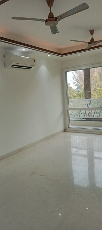 Room in 3 BHK Builder Floor at Safdarjung Development Area – for Rent