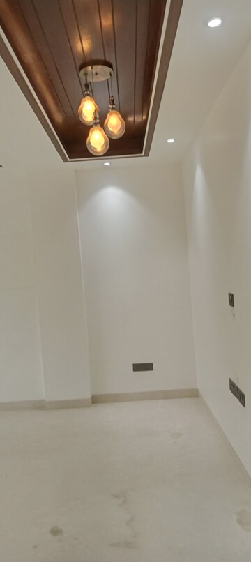 Master Bedroom in 3 BHK Builder Floor at Safdarjung Development Area – for Rent