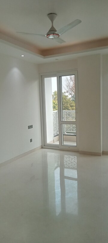 Building Lobby in 3 BHK Builder Floor at Safdarjung Development Area – for Rent