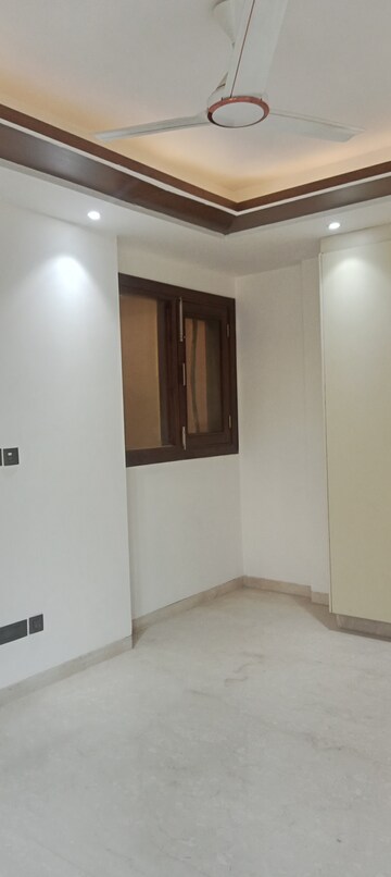 Room in 3 BHK Builder Floor at Safdarjung Development Area – for Rent