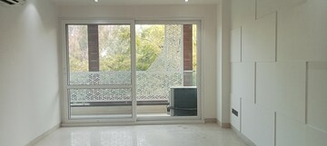 Room in 3 BHK Builder Floor at Safdarjung Development Area – for Rent