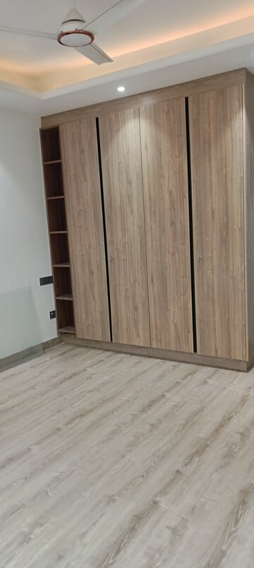 Room in 3 BHK Builder Floor at Safdarjung Development Area – for Rent