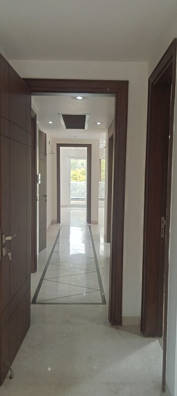 Building Lobby in 3 BHK Builder Floor at Safdarjung Development Area – for Rent