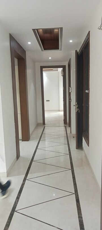 Building Lobby in 3 BHK Builder Floor at Safdarjung Development Area – for Rent